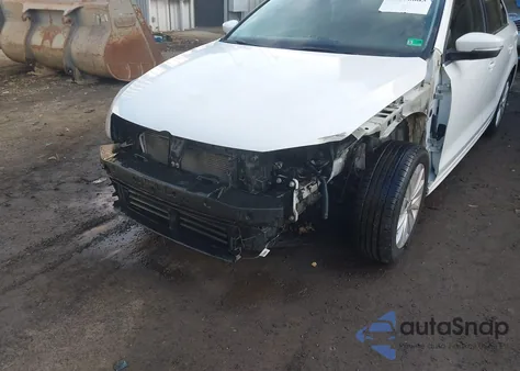 2015 Volkswagen Jetta 1.8T Se z USA, uszkodzony, nr VIN 3VWD07AJ1FM296747